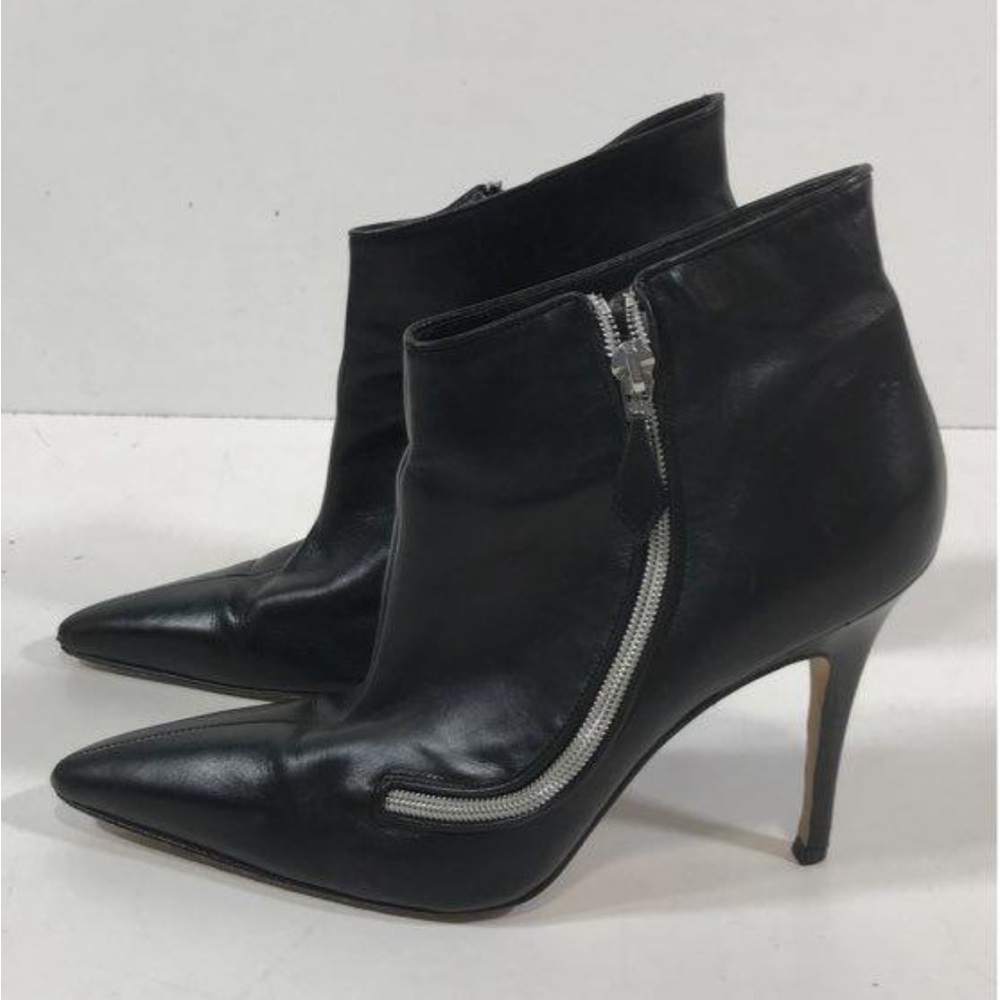 Manolo Blahnik Elegant Black Leather Women's Heels Ankle Boots Size 41